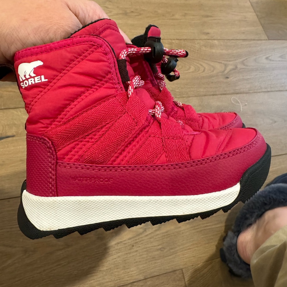 Sorel kids snow boots. USA toddler 8. never used- pink